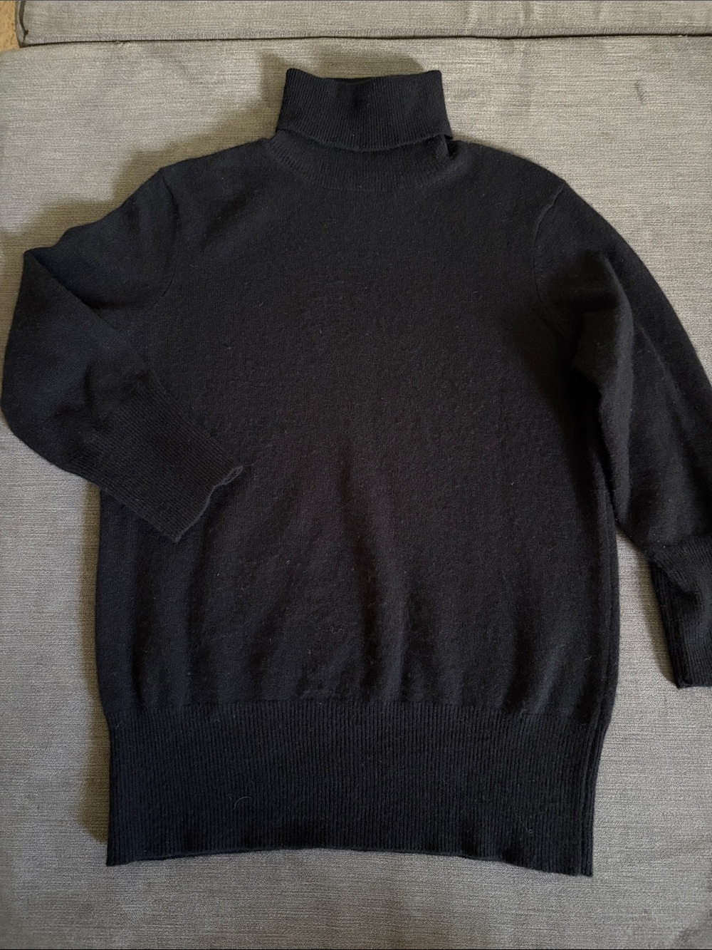 Neiman Marcus Cashmere Black Turtleneck 3-4 sleeve Sweater